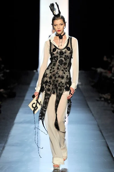 Look 15